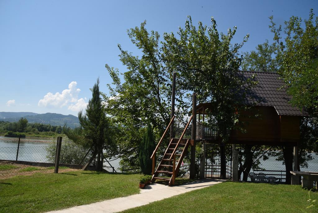Holiday Home Kucica Na Drvetu Banja Koviljaca Ngoại thất bức ảnh