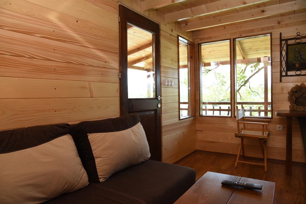 Holiday Home Kucica Na Drvetu Banja Koviljaca Ngoại thất bức ảnh