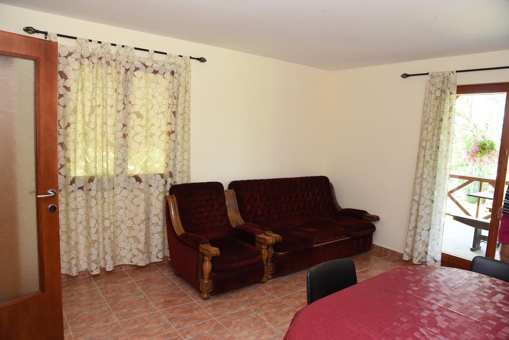 Holiday Home Kucica Na Drvetu Banja Koviljaca Ngoại thất bức ảnh