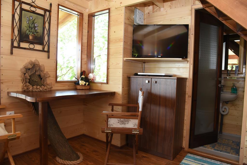 Holiday Home Kucica Na Drvetu Banja Koviljaca Ngoại thất bức ảnh
