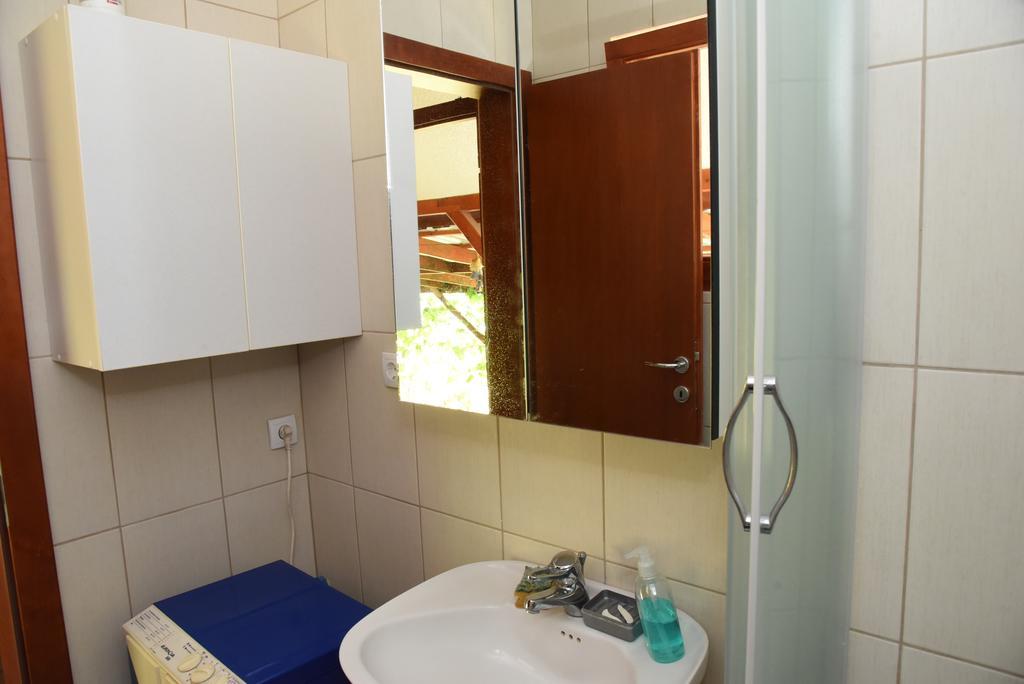 Holiday Home Kucica Na Drvetu Banja Koviljaca Ngoại thất bức ảnh