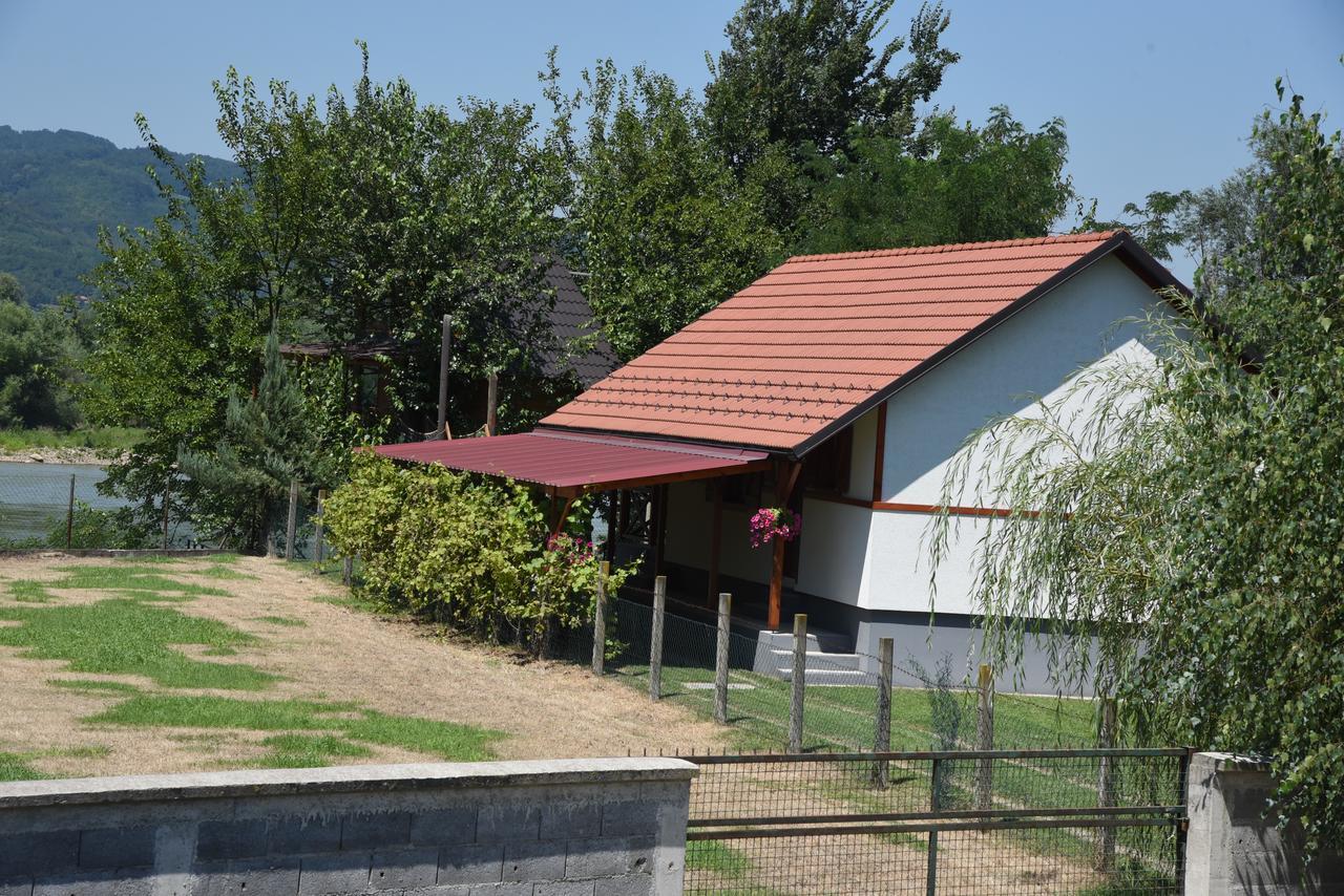 Holiday Home Kucica Na Drvetu Banja Koviljaca Ngoại thất bức ảnh